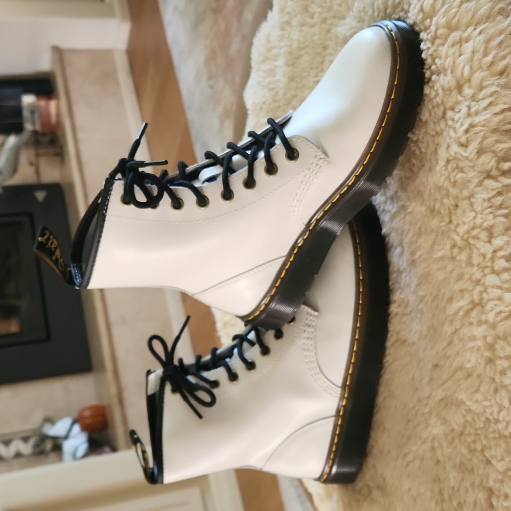 NWOT Dr. Martens Zavala Air Wair White Leather Combat Boots Size 8 π€π€ - Picture 2 of 15
